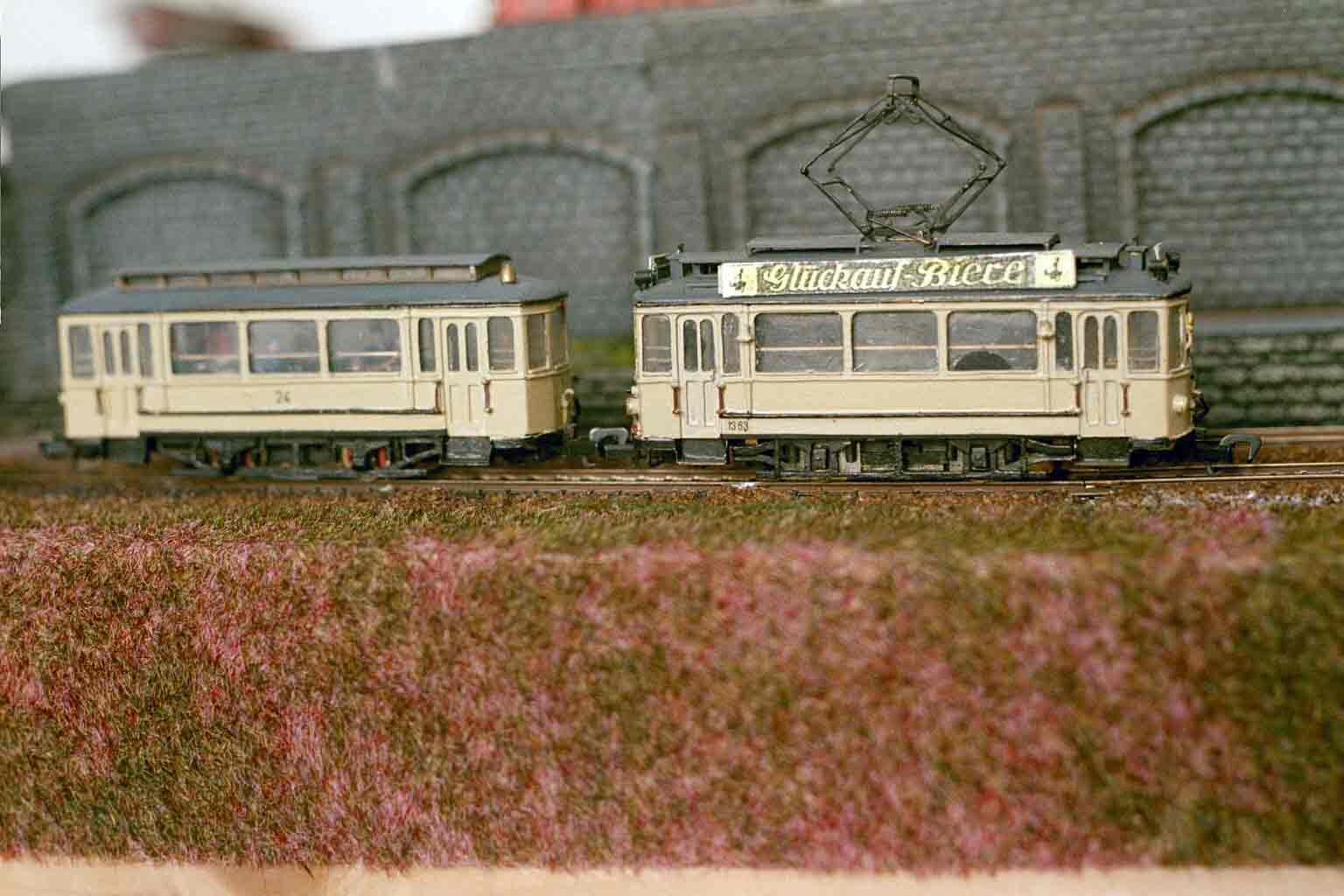 Triebwagen 1 und Beiwagen 24